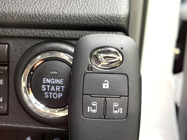 �y�L�[�t���[�V�X�e���z�J�o����|�P�b�g�ɓ��ꂽ�܂܂ł��h�A�̎{���E�������\�ȃX�}�[�g�L�[�𑕔��B�G���W���̃I���E�I�t�����J�M�����o���K�v����������Ƃ��Ă��֗��ł���