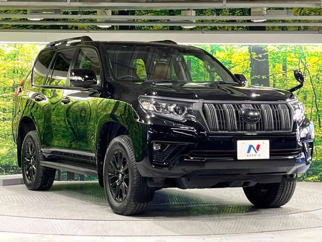 高透明度のガラス皮膜で撥水はもちろん、上質なツヤ・光沢を実現。紫外線や酸性雨から大切な愛車を保護し、色あせ・劣化を防止。「弾スプラッシュコート」、「弾プリミッサコート」からお選びいただけます。