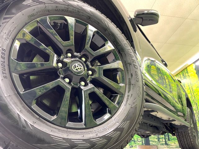 【純正18インチアルミホイール】外観にマッチした純正アルミホイールを装着しております。各種社外アルミホイールや、スタッドレスタイヤも取扱いしております。是非ご相談ください♪