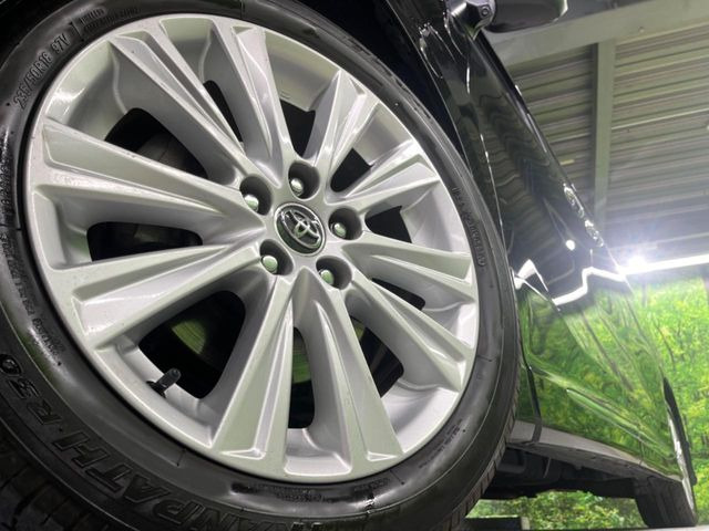【純正18インチアルミホイール】外観にマッチした純正アルミホイールを装着しております。各種社外アルミホイールや、スタッドレスタイヤも取扱いしております。是非ご相談ください♪