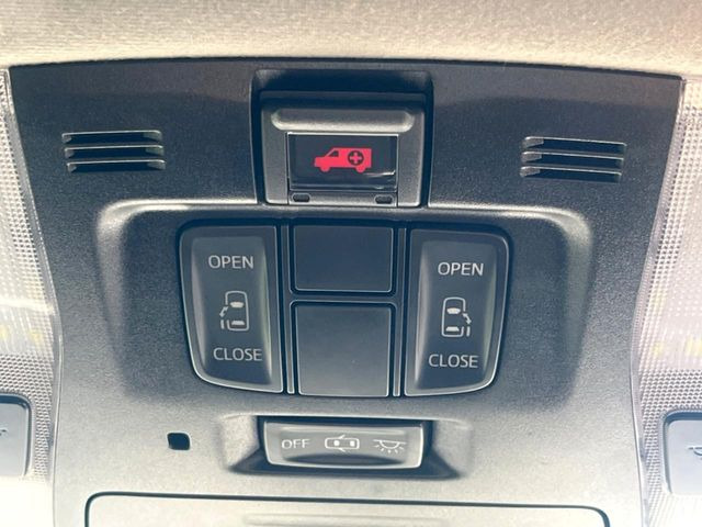 【両側パワースライドドア】スマートキーや運転席のスイッチで後席両側スライドドアの開閉が可能♪電動だから力を入れてドアを開ける必要が無く、小さなお子様でも簡単に開け閉めでき快適です♪