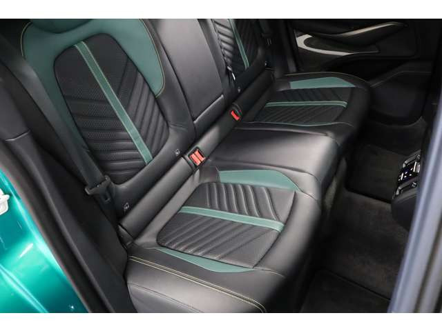 ��Ȃ͑�l�������������\���ȃX�y�[�X���m�ۂ��A�V�[�g�x���`���[�V�����������B�������ړ��ł����K�ɉ߂�����㎿�ȋ��Z�������͂ł��B