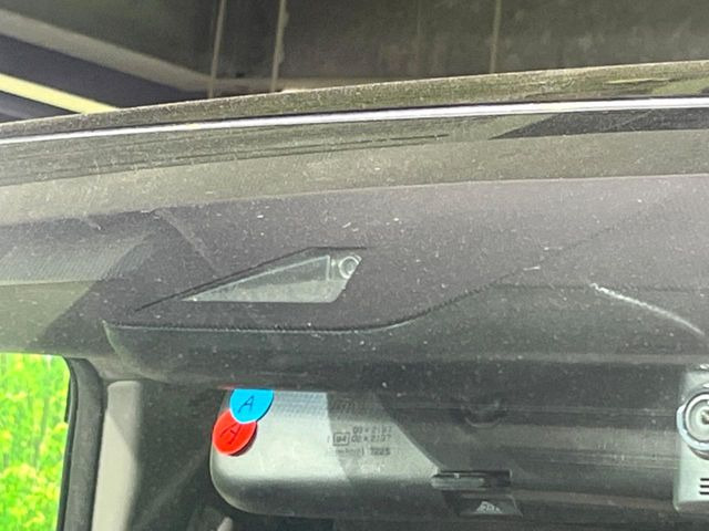 【トヨタセーフティセンス】走行中に前方の車両等を認識し、衝突しそうな時は警報とブレーキで衝突回避と被害軽減をアシスト。より安全にドライブをお楽しみいただけます。