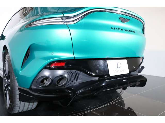 �J�[�{���t�@�C�o�[�𑽗p�����G�N�X�e���A�ɂ��A�����ڂ���������\�������鐸���Ŕ��͂���X�^�C�����O�ƂȂ��Ă��܂��B