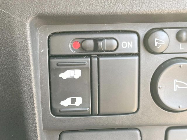 �y�p���[�X���C�h�h�A�z�X�}�[�g�L�[��^�]�Ȃ̃X�C�b�`�ŃX���C�h�h�A�̊J���\���d��������͂����ăh�A���J����K�v�������A���������q�l�ł��A�d���ו��������Ă��鎞�����N�ɊJ���߂ł��܂���