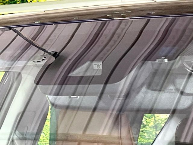 【トヨタセーフティセンス】走行中に前方の車両等を認識し、衝突しそうな時は警報とブレーキで衝突回避と被害軽減をアシスト。より安全にドライブをお楽しみいただけます。