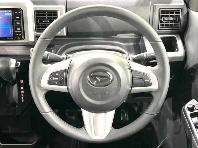 �y�����v�����X�e�A�����O�z�㎿�Ȋv���g�p���邱�ƂŁA��ɂ����������݂ƂĂ��^�]���₷���n���h���ł���