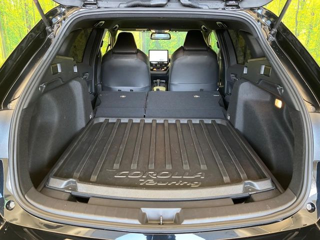 ���i�̂���������ʋ΁A���}���ɏ\���ȉ׎��X�y�[�X���m�ۂ��Ă���܂��B�Z�J���h�V�[�g��|���ƁA�傫�ȉו��̐ύڂ��\�ł���