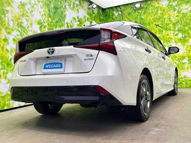 プリウス1.8 S ツーリングセレクション E-Four 4WD