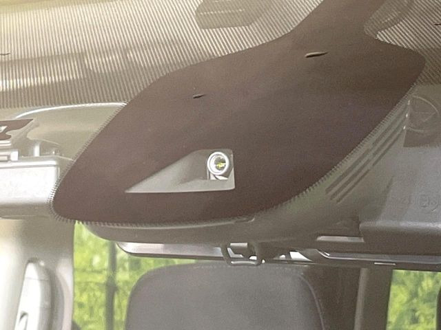 �y�G�}�[�W�F���V�[�u���[�L�z���s���ɑO���̎ԗ�����F�����A�Փ˂������Ȏ��͌x��ƃu���[�L�ŏՓˉ���Ɣ�Q�y�����A�V�X�g�B�����S�Ƀh���C�u�����y���݂��������܂��B