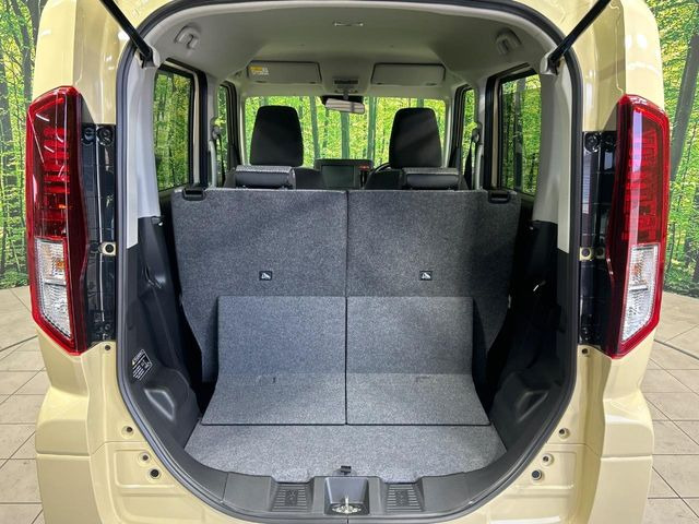 ���i�̂���������ʋ΁A���}���ɏ\���ȉ׎��X�y�[�X���m�ۂ��Ă���܂��B�Z�J���h�V�[�g��|���ƁA�傫�ȉו��̐ύڂ��\�ł���