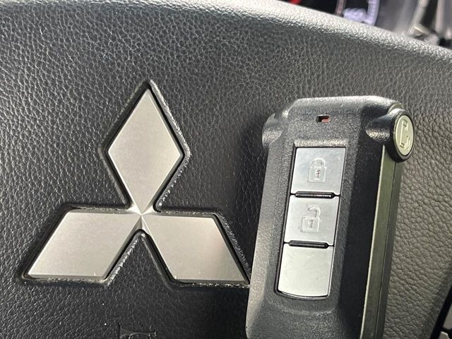 �y�I�y���[�V�����L�[�z�J�o����|�P�b�g�ɓ��ꂽ�܂܂ł��h�A�̎{���E�������\�ȃX�}�[�g�L�[�𑕔��B�G���W���̃I���E�I�t�����J�M�����o���K�v����������Ƃ��Ă��֗��ł���