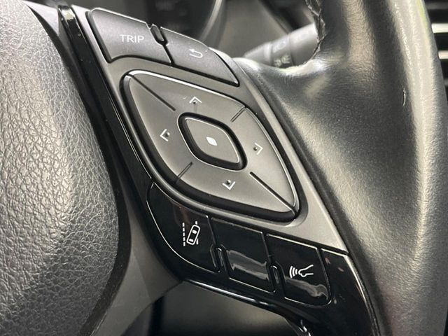 【トヨタセーフティセンス】走行中に前方の車両等を認識し、衝突しそうな時は警報とブレーキで衝突回避と被害軽減をアシスト。より安全にドライブをお楽しみいただけます。