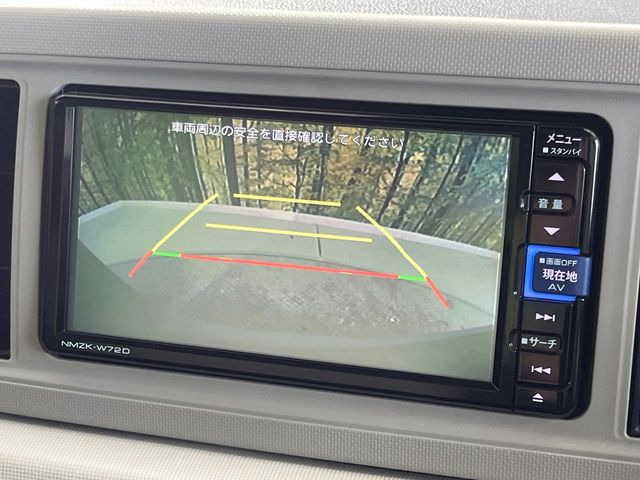 【バックカメラ】駐車時に後方がリアルタイム映像で確認できます。大型商業施設や立体駐車場での駐車時や、夜間のバック時に大活躍!運転スキルに関わらず、今や必須となった装備のひとつです!