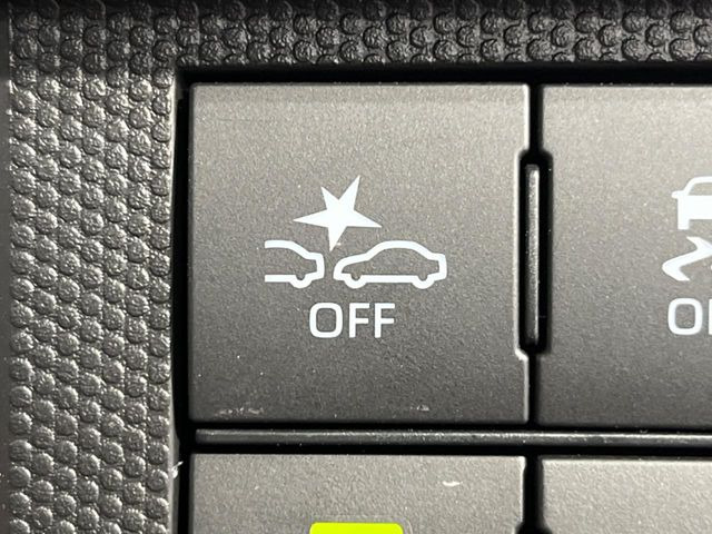 【スマートアシスト】走行中に前方の車両等を認識し、衝突しそうな時は警報とブレーキで衝突回避と被害軽減をアシスト。より安全にドライブをお楽しみいただけます。