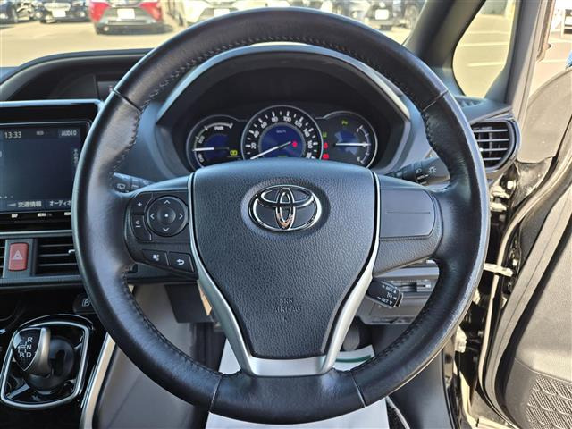 ヴォクシー1.8 ハイブリッド ZS 煌III