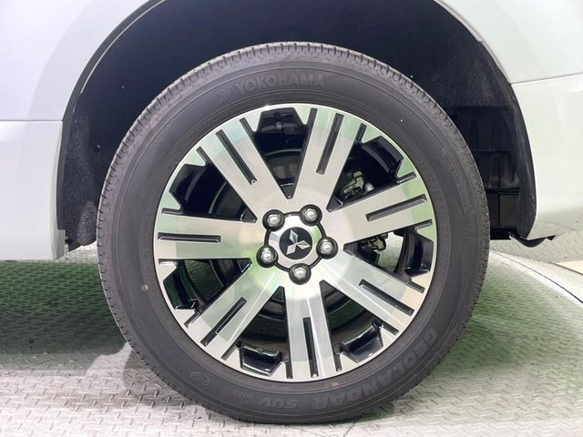 �y����18�C���`�A���~�z�C�[���z�O�ςɃ}�b�`���������A���~�z�C�[���𑕒����Ă���܂��B�e��ЊO�A���~�z�C�[����A�X�^�b�h���X�^�C�����戵�����Ă���܂��B���񂲑��k����������