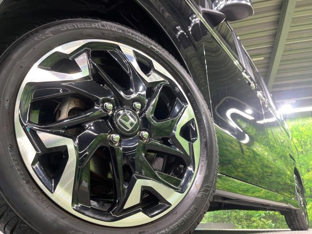 �y����15�C���`�A���~�z�C�[���z�O�ςɃ}�b�`���������A���~�z�C�[���𑕒����Ă���܂��B�e��ЊO�A���~�z�C�[����A�X�^�b�h���X�^�C�����戵�����Ă���܂��B���񂲑��k����������