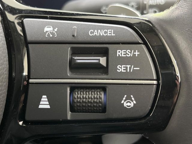 【アダプティブクルーズコントロール】高速道路での長距離走行が楽に!!自動で速度を保つクルーズコントロールが、衝突軽減システムと連携し、前方の車両を感知して車間を保つように速度調節してくれます!!