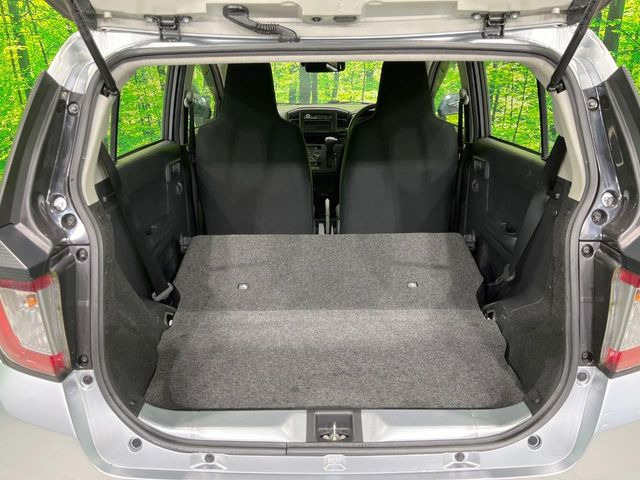 ���i�̂���������ʋ΁A���}���ɏ\���ȉ׎��X�y�[�X���m�ۂ��Ă���܂��B�Z�J���h�V�[�g��|���ƁA�傫�ȉו��̐ύڂ��\�ł���