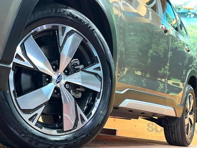 �y����18�C���`�A���~�z�C�[���z�O�ςɃ}�b�`���������A���~�z�C�[���𑕒����Ă���܂��B�e��ЊO�A���~�z�C�[����A�X�^�b�h���X�^�C�����戵�����Ă���܂��B���񂲑��k����������