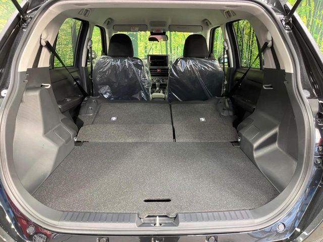 ���i�̂���������ʋ΁A���}���ɏ\���ȉ׎��X�y�[�X���m�ۂ��Ă���܂��B�Z�J���h�V�[�g��|���ƁA�傫�ȉו��̐ύڂ��\�ł���