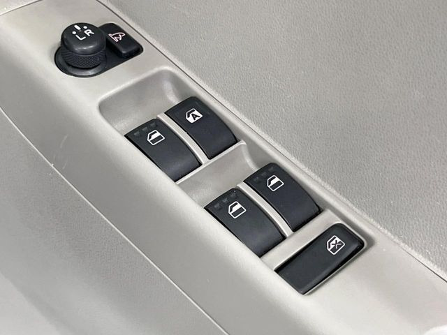 �y�d���i�[�~���[�z�T�C�h�~���[�͓d���i�[���ƂȂ��Ă���A�������ԏ�ł��L�Y�������X�N��}�����܂��B