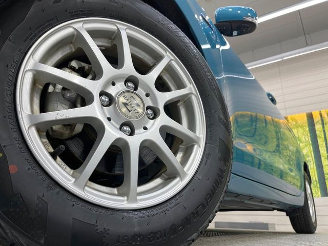 �y�A���~�z�C�[���z�O�ςɃ}�b�`�����A���~�z�C�[���𑕒����Ă���܂��B�e��A���~�z�C�[����A�X�^�b�h���X�^�C�����戵�����Ă���܂��B���񂲑��k����������