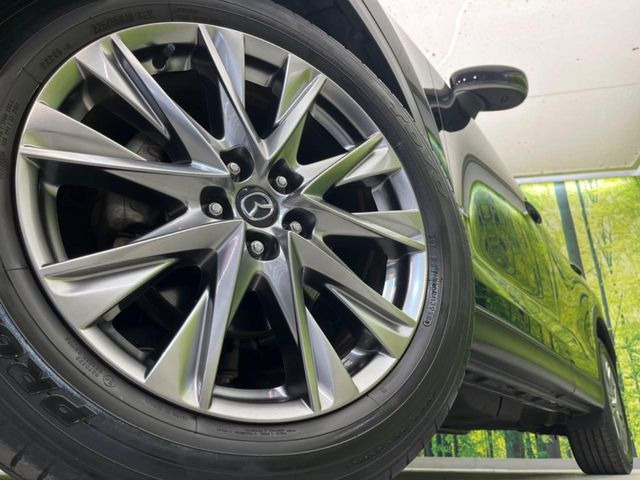 �y����18�C���`�A���~�z�C�[���z�O�ςɃ}�b�`���������A���~�z�C�[���𑕒����Ă���܂��B�e��ЊO�A���~�z�C�[����A�X�^�b�h���X�^�C�����戵�����Ă���܂��B���񂲑��k����������