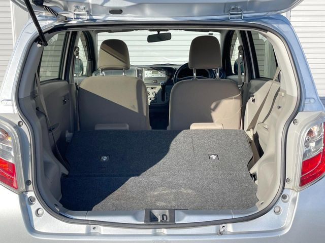 ���i�̂���������ʋ΁A���}���ɏ\���ȉ׎��X�y�[�X���m�ۂ��Ă���܂��B�Z�J���h�V�[�g��|���ƁA�傫�ȉו��̐ύڂ��\�ł���