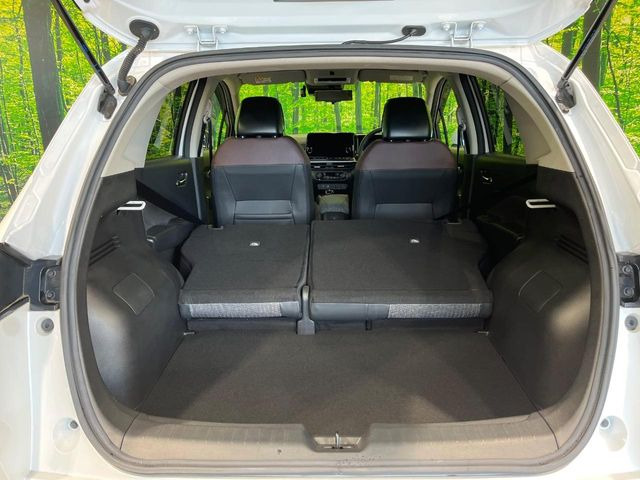 ���i�̂���������ʋ΁A���}���ɏ\���ȉ׎��X�y�[�X���m�ۂ��Ă���܂��B�Z�J���h�V�[�g��|���ƁA�傫�ȉו��̐ύڂ��\�ł���