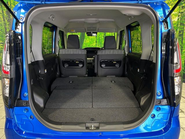 ���i�̂���������ʋ΁A���}���ɏ\���ȉ׎��X�y�[�X���m�ۂ��Ă���܂��B�Z�J���h�V�[�g��|���ƁA�傫�ȉו��̐ύڂ��\�ł���