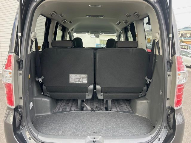 ���i�̂���������ʋ΁A���}���ɏ\���ȉ׎��X�y�[�X���m�ۂ��Ă���܂��B�Z�J���h�V�[�g��|���ƁA�傫�ȉו��̐ύڂ��\�ł���