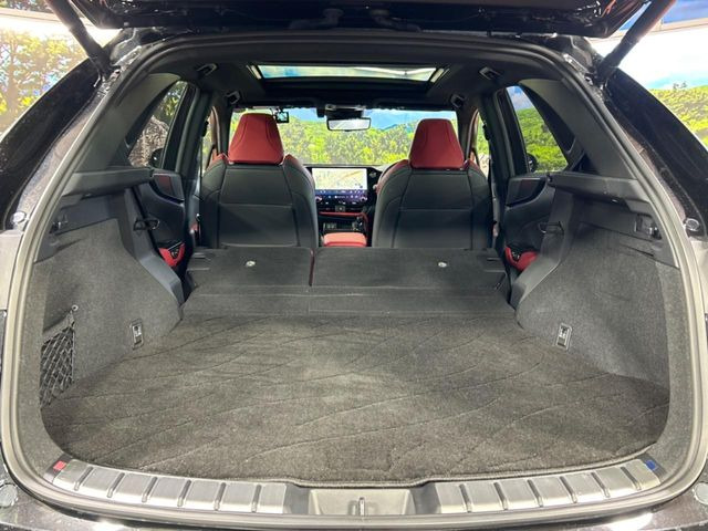 ���i�̂���������ʋ΁A���}���ɏ\���ȉ׎��X�y�[�X���m�ۂ��Ă���܂��B�Z�J���h�V�[�g��|���ƁA�傫�ȉו��̐ύڂ��\�ł���