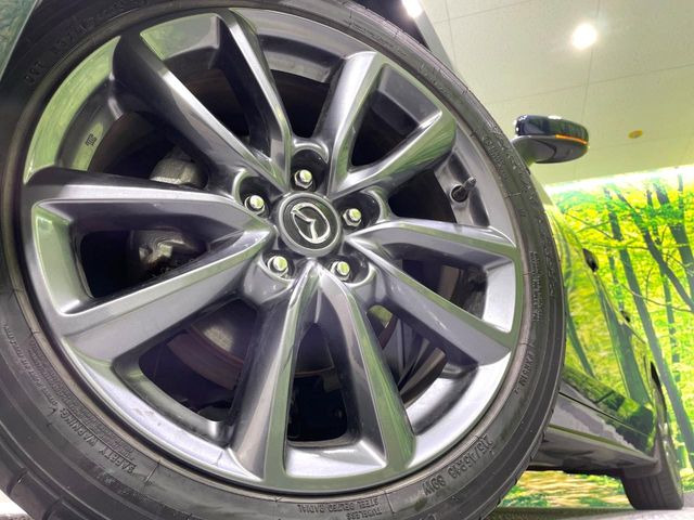 �y����18�C���`�A���~�z�C�[���z�O�ςɃ}�b�`���������A���~�z�C�[���𑕒����Ă���܂��B�e��ЊO�A���~�z�C�[����A�X�^�b�h���X�^�C�����戵�����Ă���܂��B���񂲑��k����������