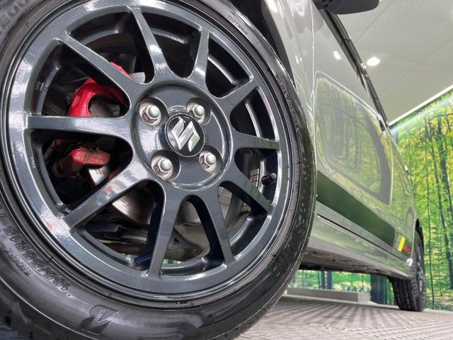 �y����15�C���`�A���~�z�C�[���z�O�ςɃ}�b�`���������A���~�z�C�[���𑕒����Ă���܂��B�e��ЊO�A���~�z�C�[����A�X�^�b�h���X�^�C�����戵�����Ă���܂��B���񂲑��k����������