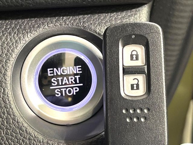 �yHonda�X�}�[�g�L�[�z�J�o����|�P�b�g�ɓ��ꂽ�܂܂ł��h�A�̎{���E�������\�ȃX�}�[�g�L�[�𑕔��B�G���W���̃I���E�I�t�����J�M�����o���K�v����������Ƃ��Ă��֗��ł���