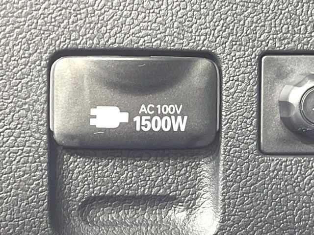 【アクセサリーコンセント】キャンプやスポーツ、アウトドアでのアクティビティはもちろん、災害・停電の際に助けにもなるAC100Vコンセントを装備♪ケータイやタブレット、ゲーム機器の充電にも♪