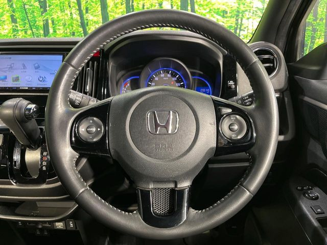 �y�����v�����X�e�A�����O�z�㎿�Ȋv���g�p���邱�ƂŁA��ɂ����������݂ƂĂ��^�]���₷���n���h���ł���