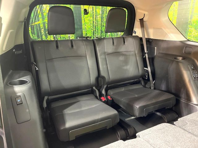 3列目シートはもちろん状態良好☆大人でもゆったりと座って頂けますので、大人数でのお出かけもラクラクです♪ご家族で、気の知れた仲間で、ドライブに行くのが楽しみですね♪