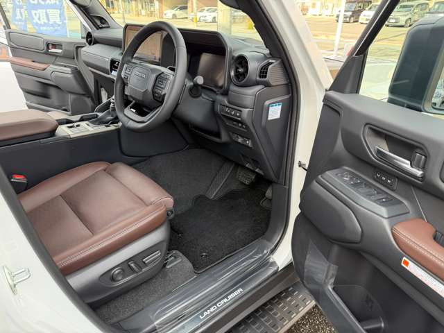 12.3�C���`TFT�J���[���[�^�[+�}���`�C���t�H���[�V�����f�B�X�v���C(���[�^�[�Ɠx�R���g���[���t)