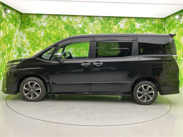 ヴォクシー2.0 ZS 煌III 4WD