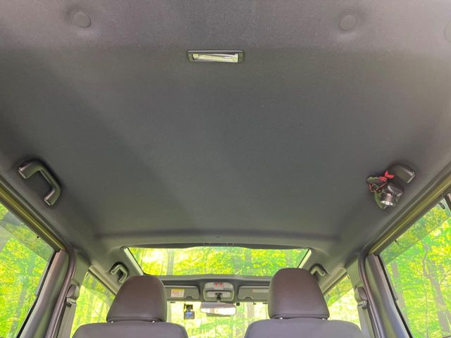 【ガラスルーフ】ガラスルーフ搭載で車内の解放感が一気にアップ!開放的なドライブをお楽しみいただけます。