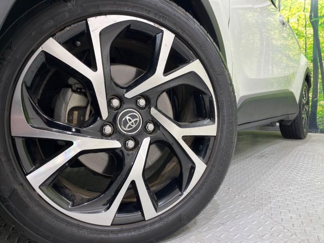 【純正18インチアルミホイール】外観にマッチした純正アルミホイールを装着しております。各種社外アルミホイールや、スタッドレスタイヤも取扱いしております。是非ご相談ください♪