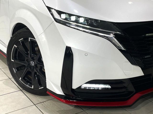 �yLED�w�b�h���C�g�z���V����ԑ��s�����ǍD�Ȏ��E���m�ۂ����S���ĉ^�]�ł��鍂�P�xLED�w�b�h���C�g�𑕔�!�_�����x�������A����d�͂��}�����Ă��܂��B