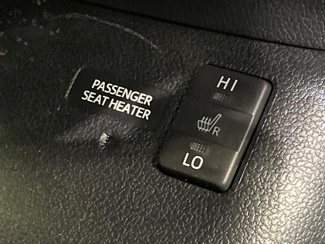 【シートヒーター】寒い日に重宝するシートヒーター!エアコンより早く温まってくれるので寒がりの人も安心ですね♪エアコンの温風は乾燥するから苦手、という方にもをおすすめです。