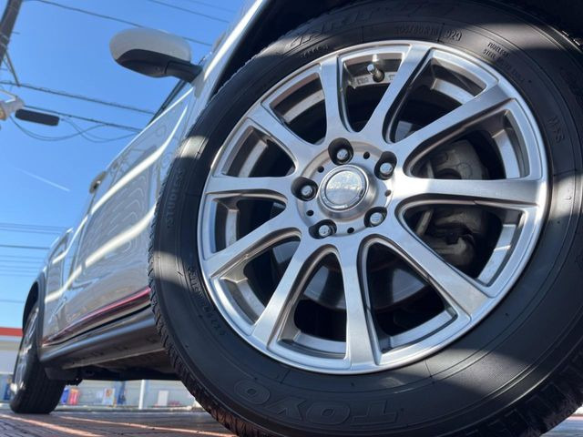 �y16�C���`�A���~�z�C�[���z�O�ςɃ}�b�`�����A���~�z�C�[���𑕒����Ă���܂��B�e��A���~�z�C�[����A�X�^�b�h���X�^�C�����戵�����Ă���܂��B���񂲑��k����������