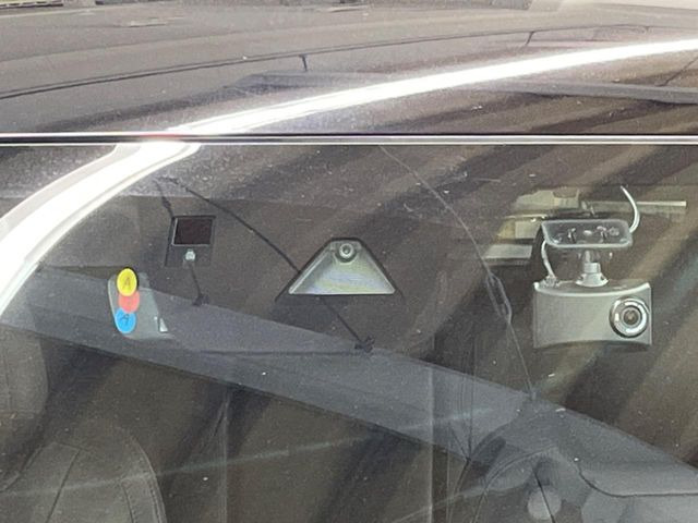 �yi-ACTIVESENSE�z���s���ɑO���̎ԗ�����F�����A�Փ˂������Ȏ��͌x��ƃu���[�L�ŏՓˉ���Ɣ�Q�y�����A�V�X�g�B�����S�Ƀh���C�u�����y���݂��������܂��B