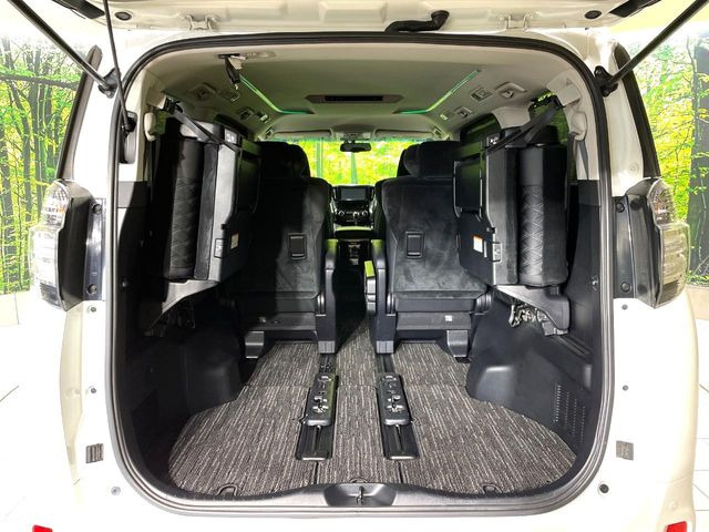 ���i�̂���������ʋ΁A���}���ɏ\���ȉ׎��X�y�[�X���m�ۂ��Ă���܂��B�Z�J���h�V�[�g��|���ƁA�傫�ȉו��̐ύڂ��\�ł���