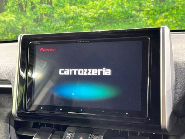 【大画面ナビ】人気の大型9インチナビを装備。存在感のある大画面はインパクト大!ナビ利用時のマップ表示は見やすく、テレビやDVDは臨場感がアップ!いつものドライブがグッと楽しくなります♪